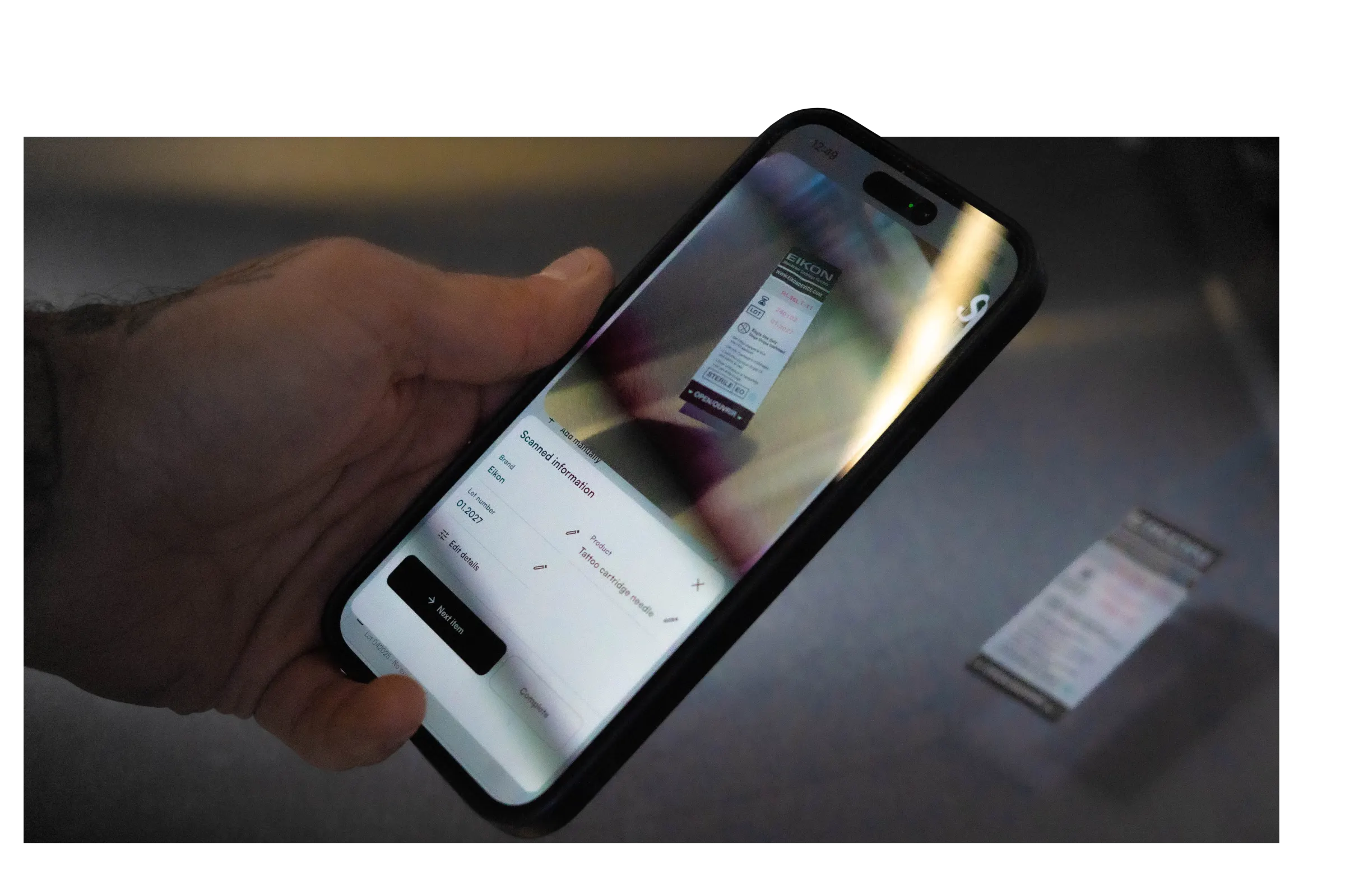 A phone scanning an Eikon needle cartridge label in Affichr, with brand, lot and product details ready for review.